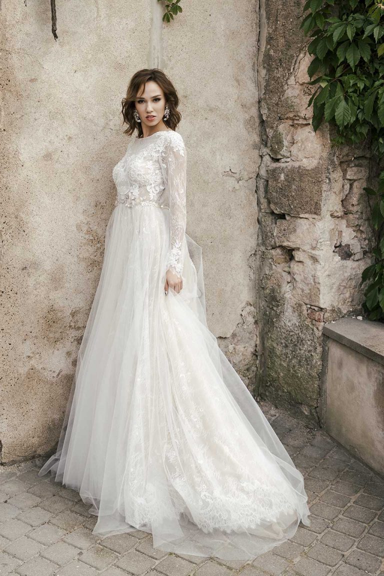 25 Best Wedding Dresses for Tall Brides in 2022 - Royal Wedding