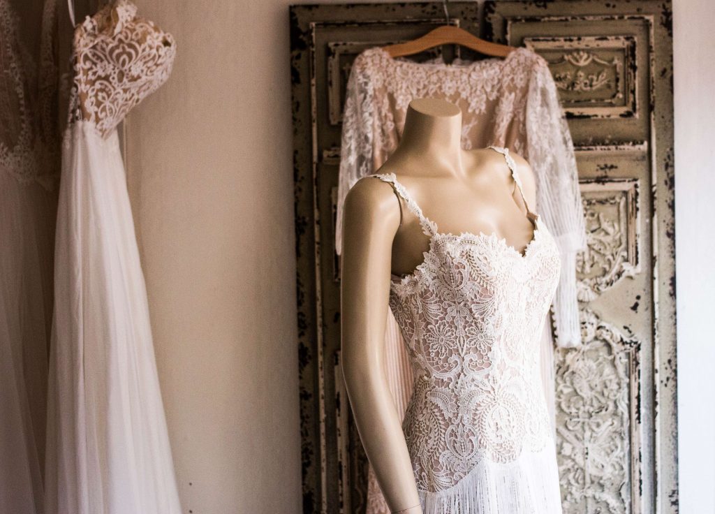 Should you buy  or rent  a wedding  dress  Royal Wedding 