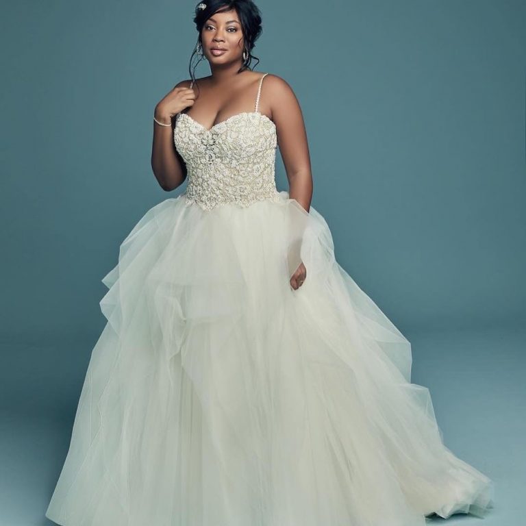 23 Best Wedding Dresses for Curvy Ladies for 2022 - Royal Wedding