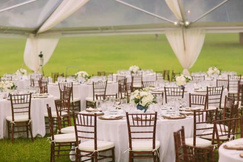 10 Tips On How To Buy Wholesale Suitable Tables And Chairs For