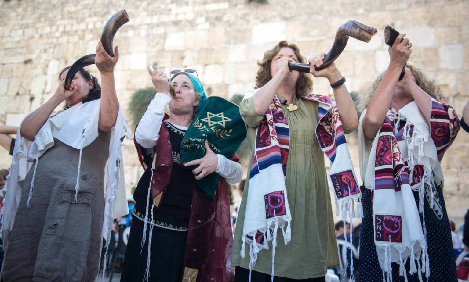 7 Gift Ideas For Newlywed Jewish Couples Royal Wedding