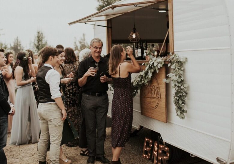 5 Reasons Why Mobile Bar Hire Is Essential For Your Wedding- 2024 Guide ...