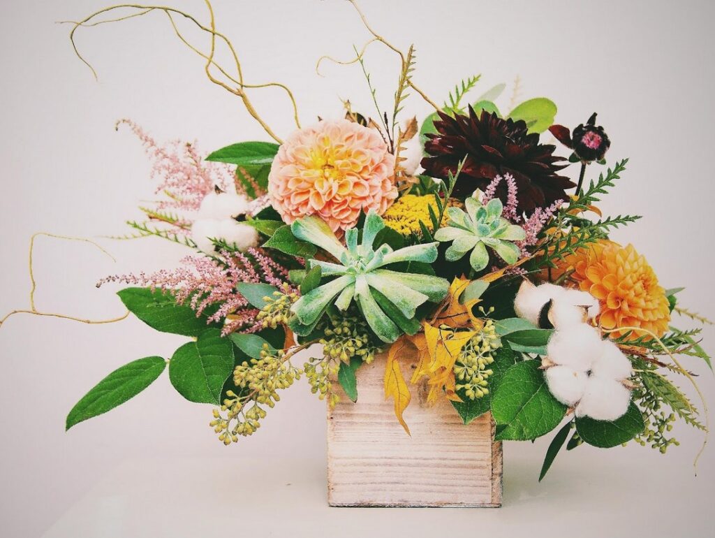 60 Flower Arrangements That'll Instantly Cheer Up Any Room
