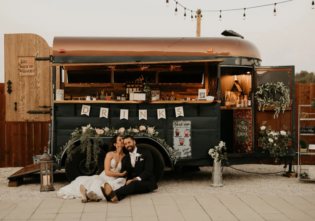 6 Ways A Mobile Bar Could Make Your Wedding More Memorable - Royal Wedding